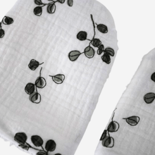 Load image into Gallery viewer, Oeko Tex Baby Leafy Baby Mitts Bath Mitts Bathing Cleaning Mitts Gloves - Little Scandi baby