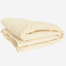 Load image into Gallery viewer, Pure Wool Duvet - british made Toddler Duvet -sleeping duvet - nap pram and stroller duvet - side view of duvet - Little Scandi baby
