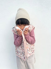 Load image into Gallery viewer, Kids Stylish - Pink Rosablomst Vest - Little Scandi baby
